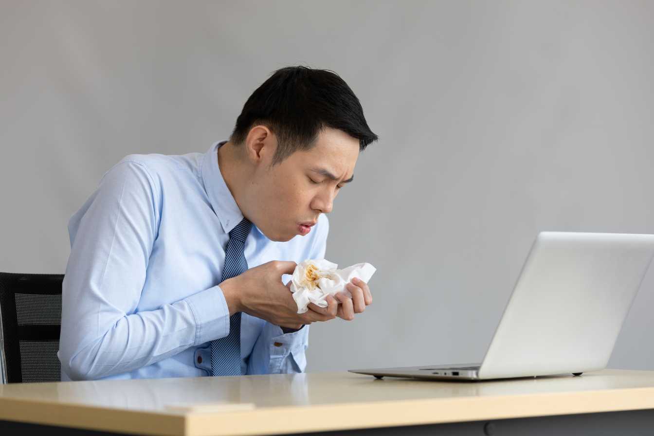 je crache du sang dans les glaires 1