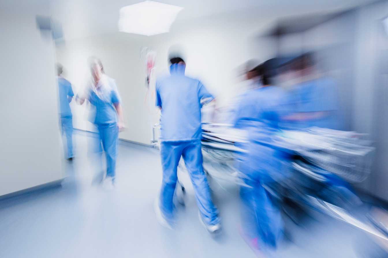 vomir-du-sang-causes-symptomes-et-quand-consulter-en-urgence-3